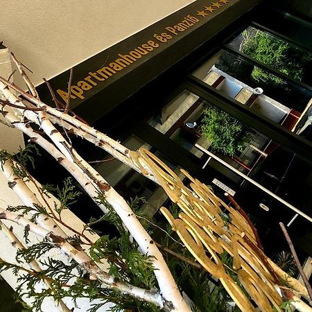 Sohaz Panzio Es Apartmanhaz โซลนอค ภายนอก รูปภาพ