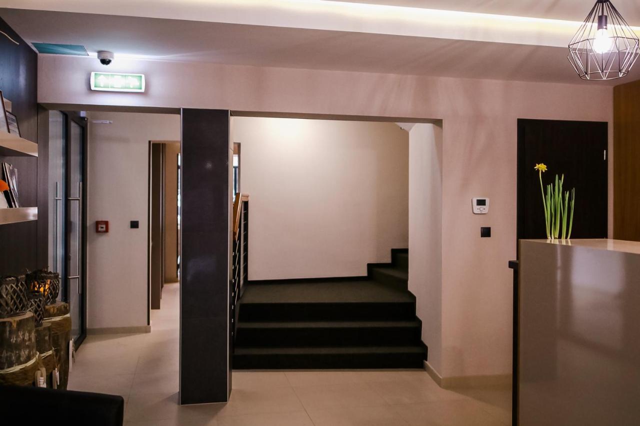 Sohaz Panzio Es Apartmanhaz โซลนอค ภายนอก รูปภาพ