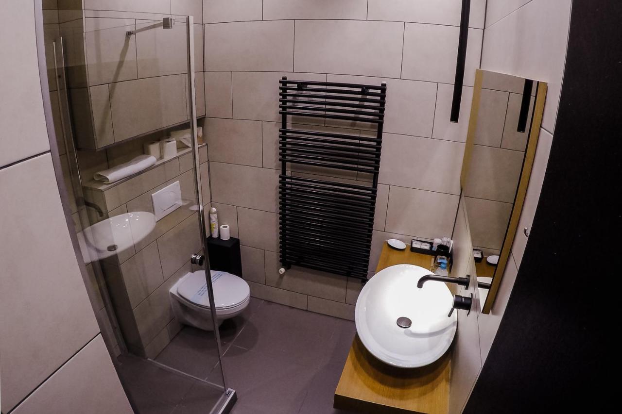 Sohaz Panzio Es Apartmanhaz โซลนอค ภายนอก รูปภาพ