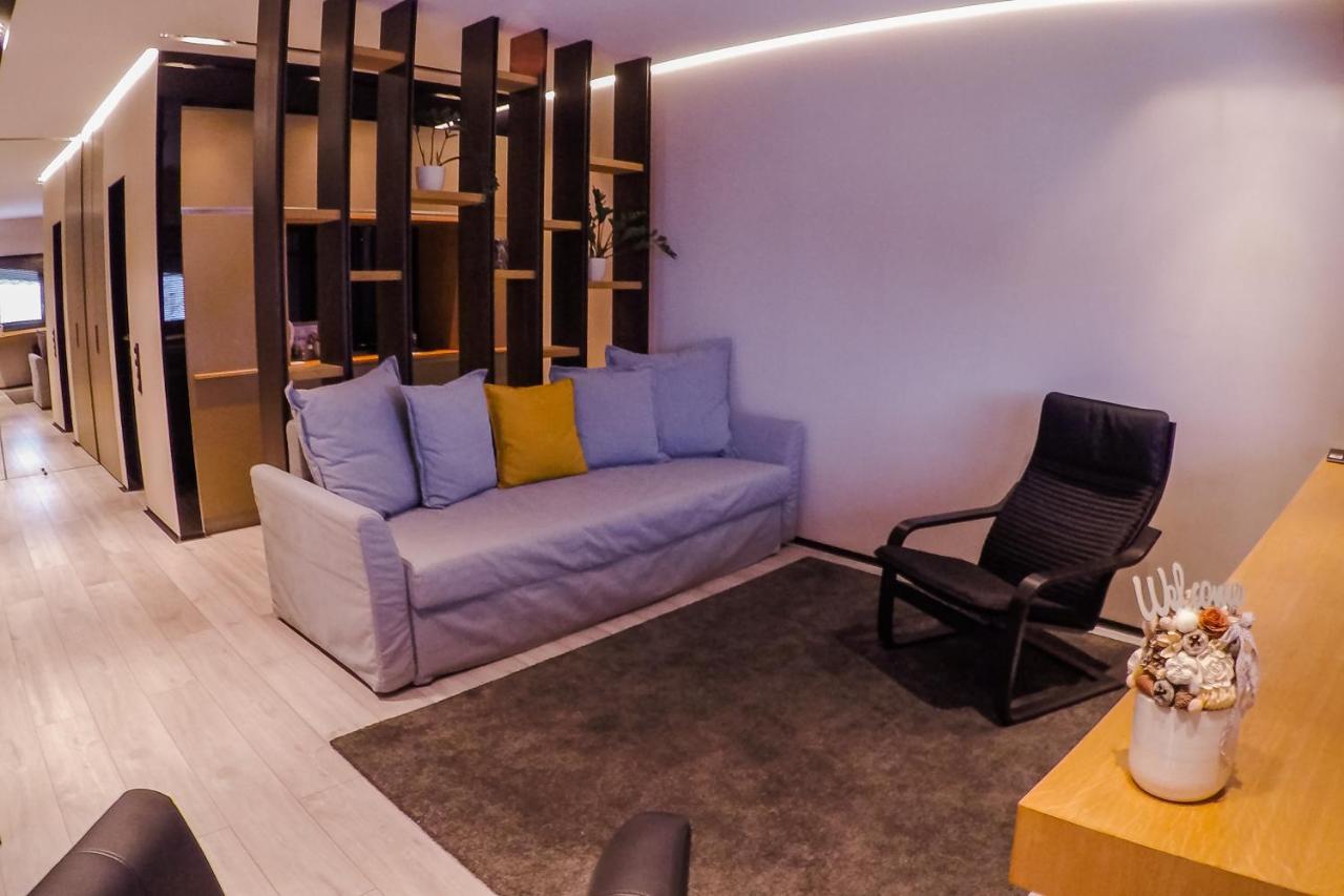 Sohaz Panzio Es Apartmanhaz โซลนอค ภายนอก รูปภาพ