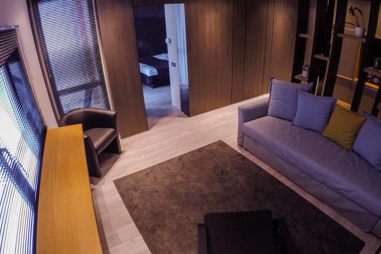 Sohaz Panzio Es Apartmanhaz โซลนอค ภายนอก รูปภาพ