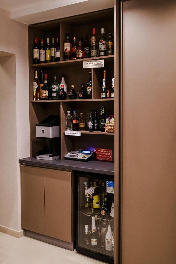 Sohaz Panzio Es Apartmanhaz โซลนอค ภายนอก รูปภาพ