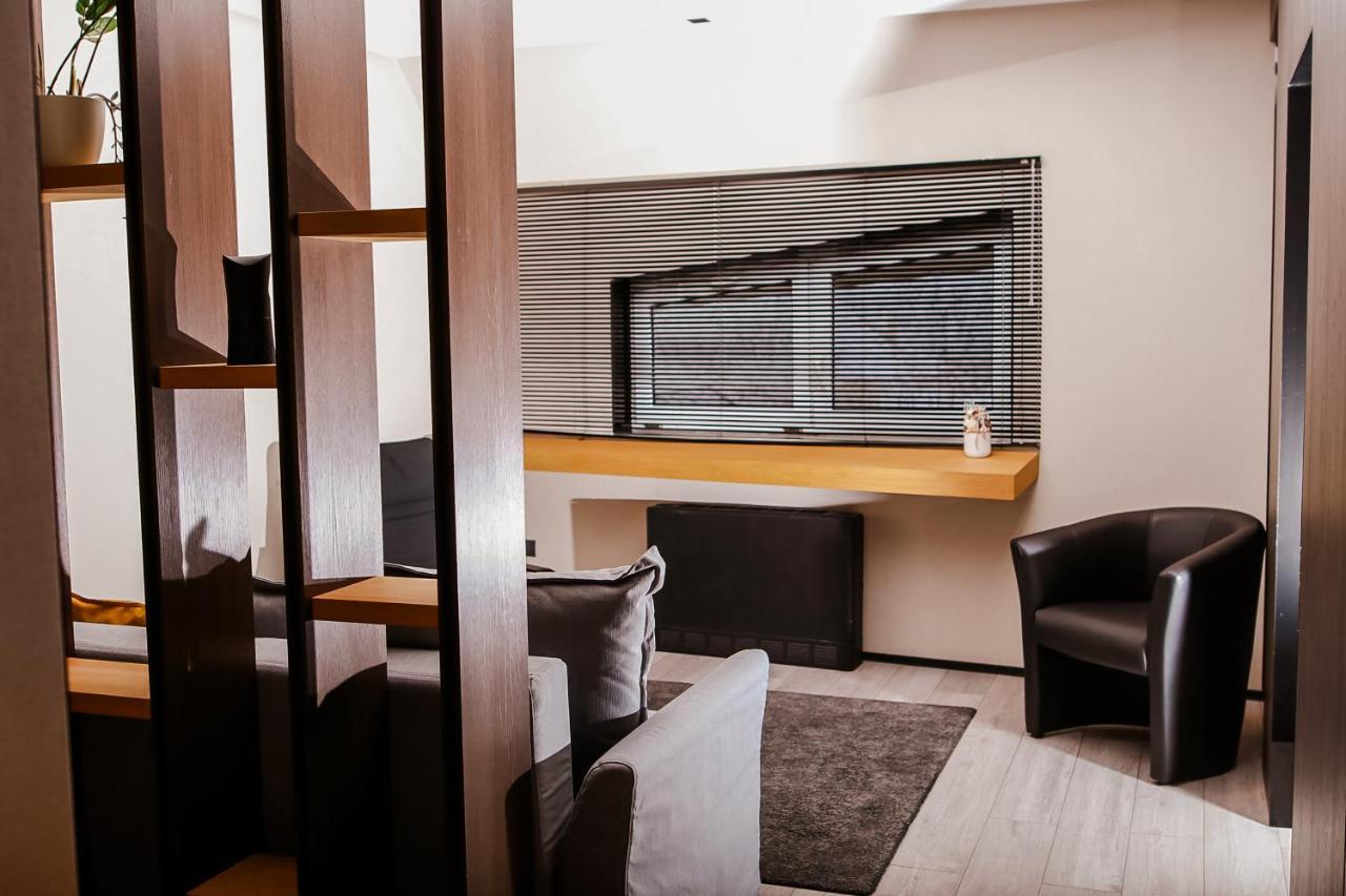 Sohaz Panzio Es Apartmanhaz โซลนอค ภายนอก รูปภาพ