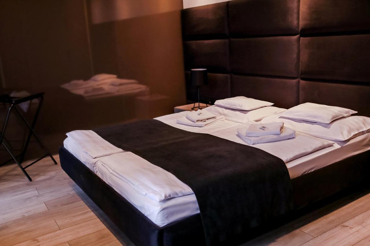 Sohaz Panzio Es Apartmanhaz โซลนอค ภายนอก รูปภาพ